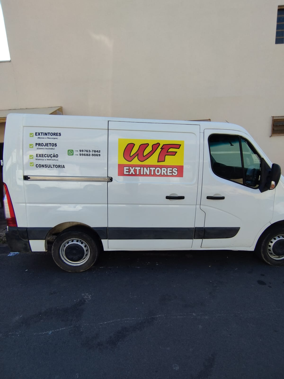 Furgão de atendimento da WF Extintores